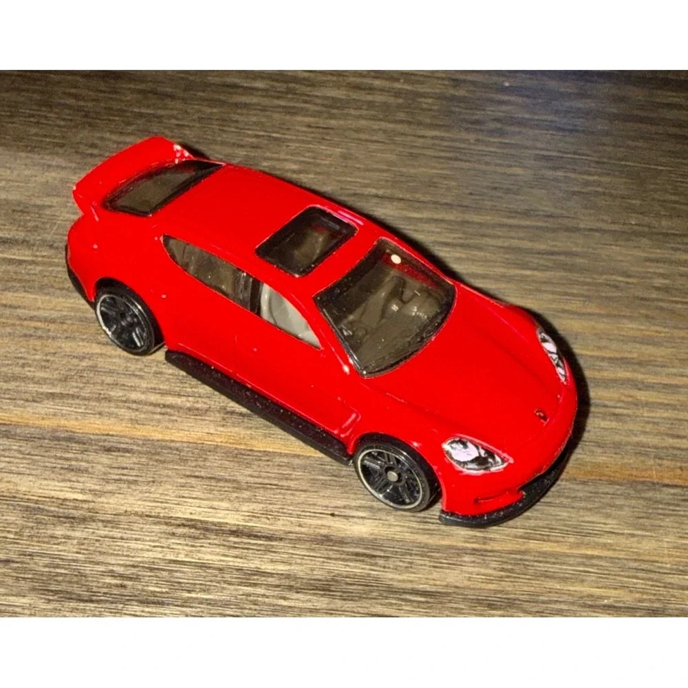 Hot Wheels Porsche Panamera Turbo S Boys 1:64 Red Excellent Diecast Toy Car